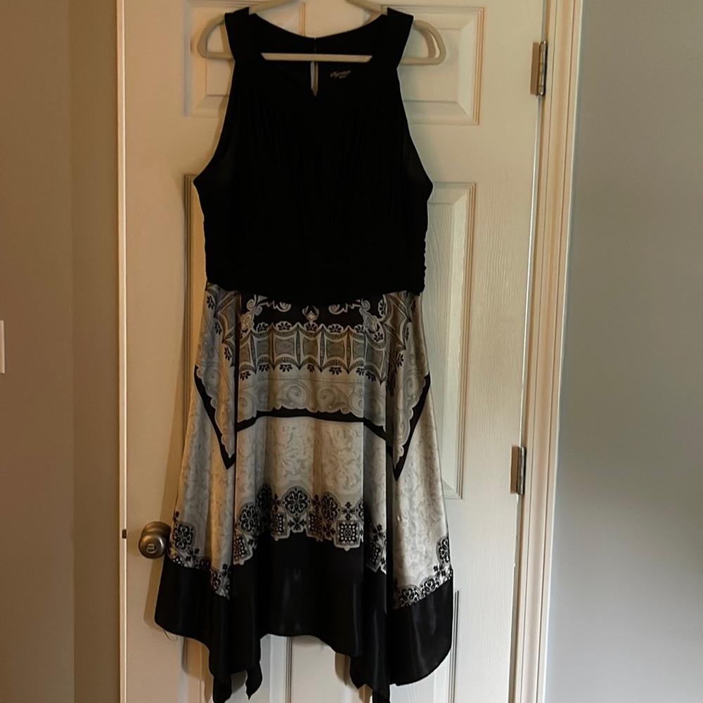 Signature by Sangria handkerchief dress.  2x Womens